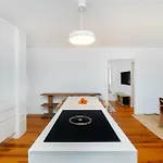 Whome Exclusive Stay In A Prime Location With River View