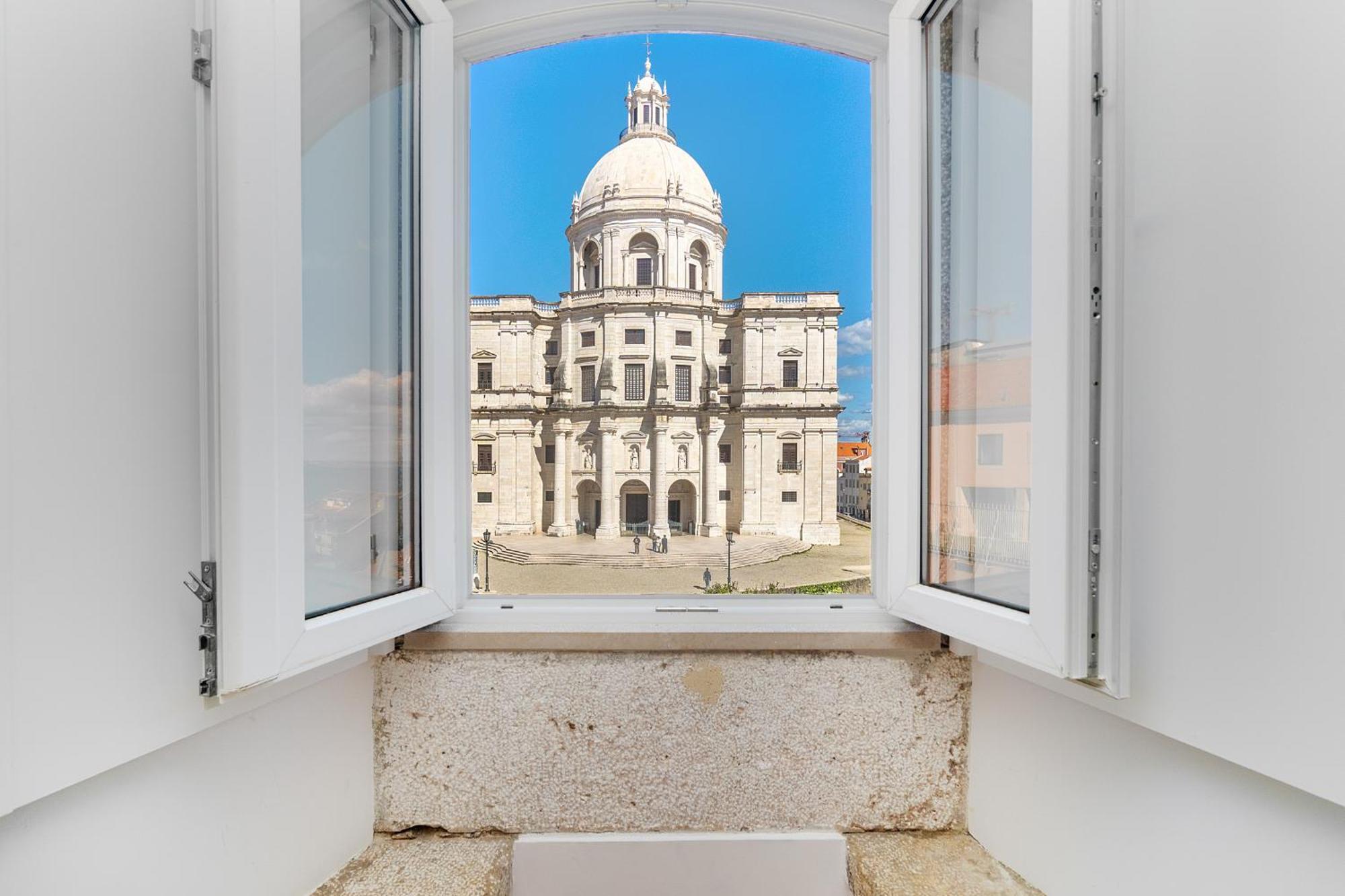 Whome Exclusive In A Prime Location With River View