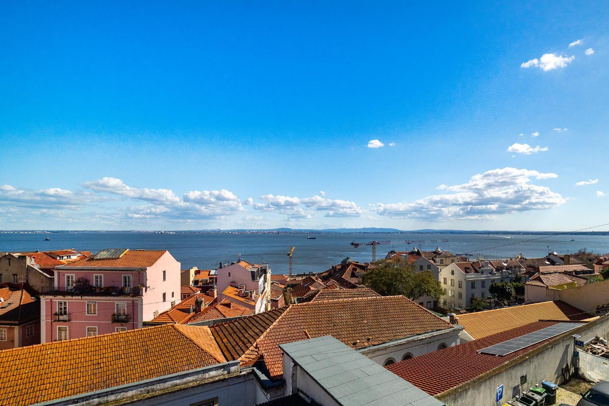 Whome Exclusive In A Prime Location With River View *