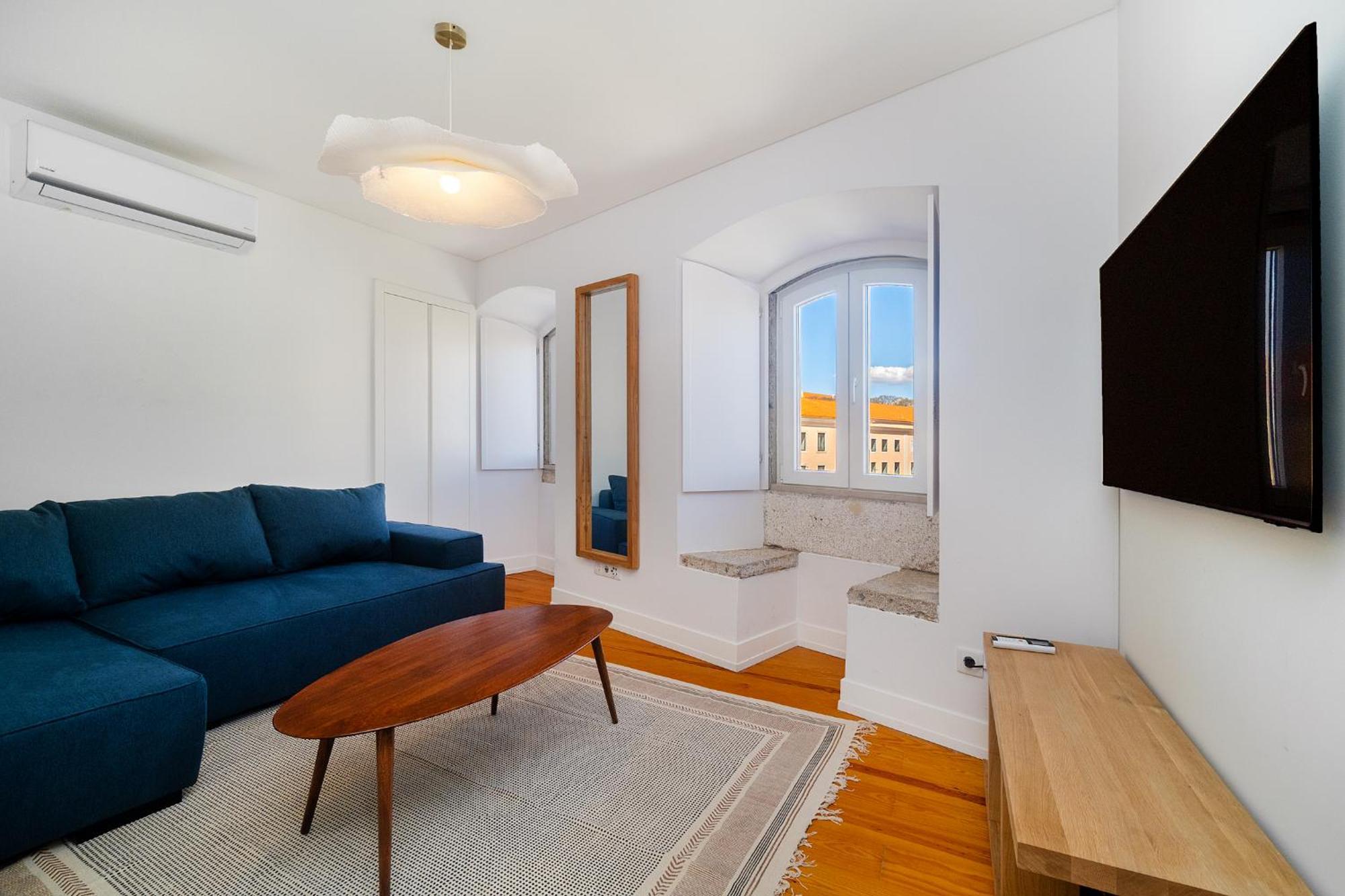 Whome Exclusive In A Prime Location With River View Apartment *