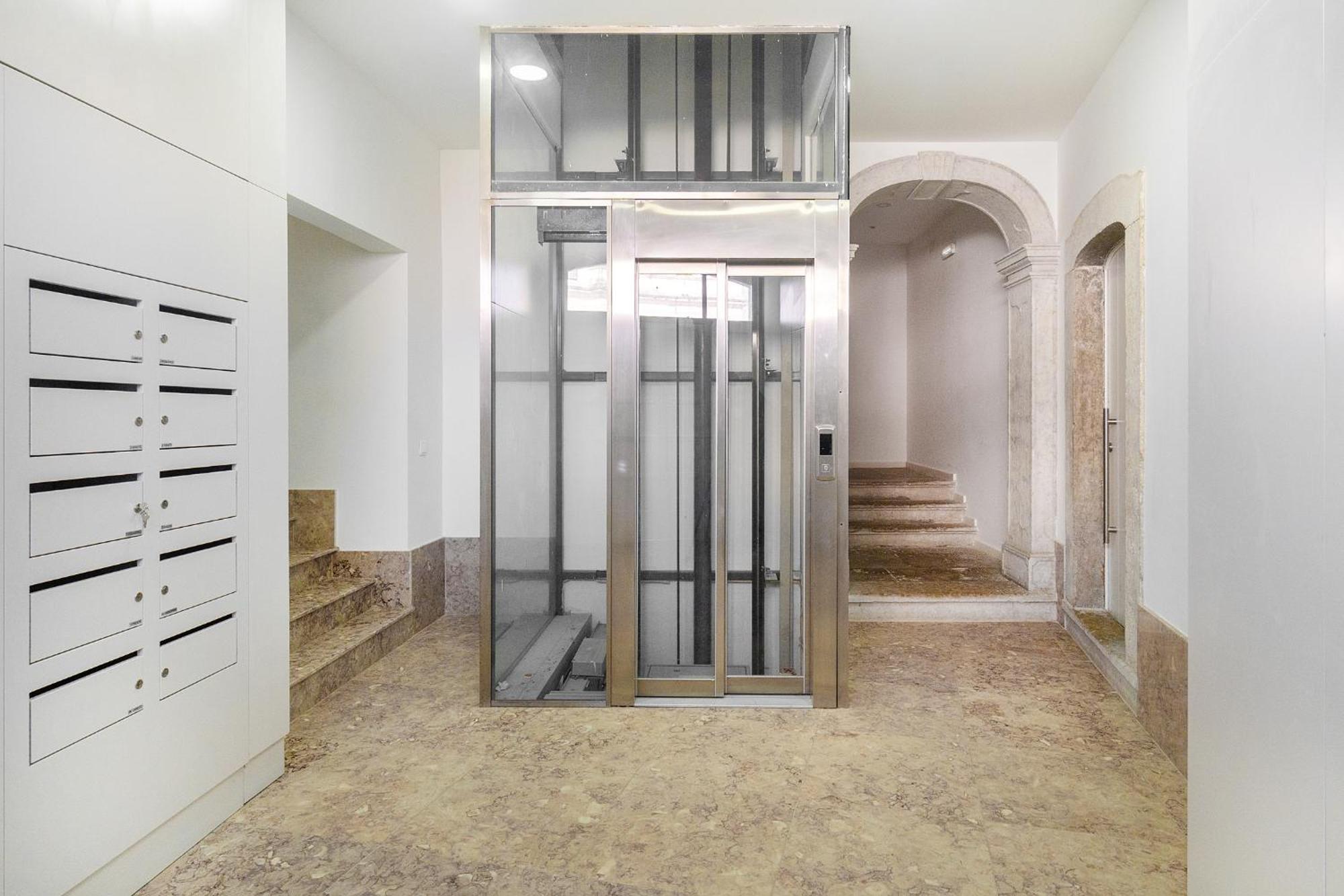 Whome Exclusive In A Prime Location With River View