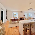 Whome Exclusive Stay In A Prime Location With River View